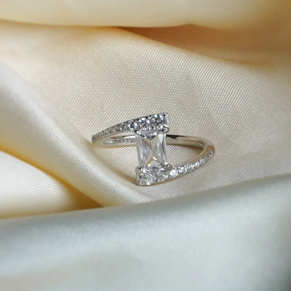 Crystalline Twist Ring