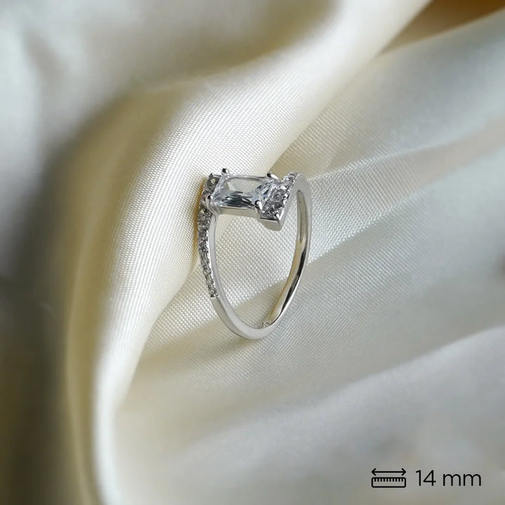 Crystalline Twist Ring