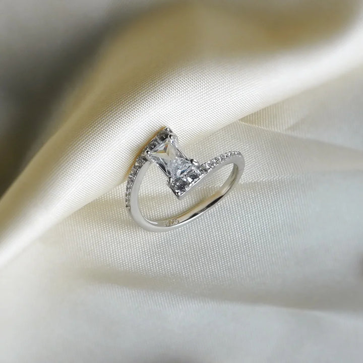 Crystalline Twist Ring